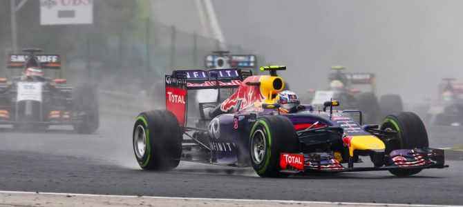 レッドブル ルノーと決別 レッドブル ルノーと決別