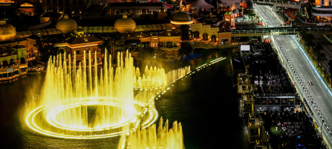 ラスベガスGPの舞台裏:豪華なストリップがサーキットに変わる裏側の地味な作業 ラスベガスGPの舞台裏:豪華なストリップがサーキットに変わる裏側の地味な作業