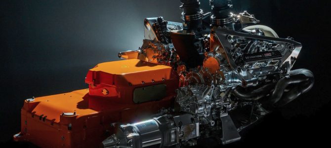 「50対50の革命」： 2026年、F1は電動化の新時代へ